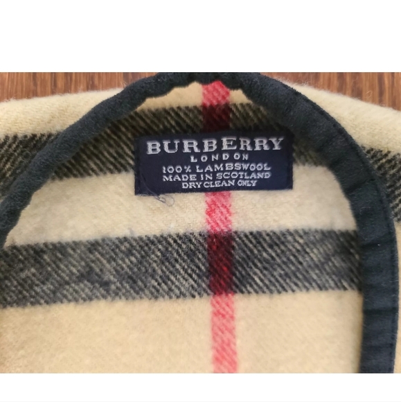 Burberry 100% Lambswool Oversized wrap shawl made in Scotland Retail $1150 - Picture 10 of 10